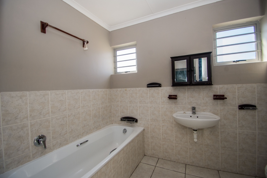 4 Bedroom Property for Sale in Fairview Golf Estate Western Cape